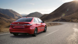 2015_Toyota_Camry_XSE_04-1024x576